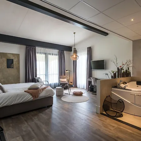 Fruitpark & Hotel 4*