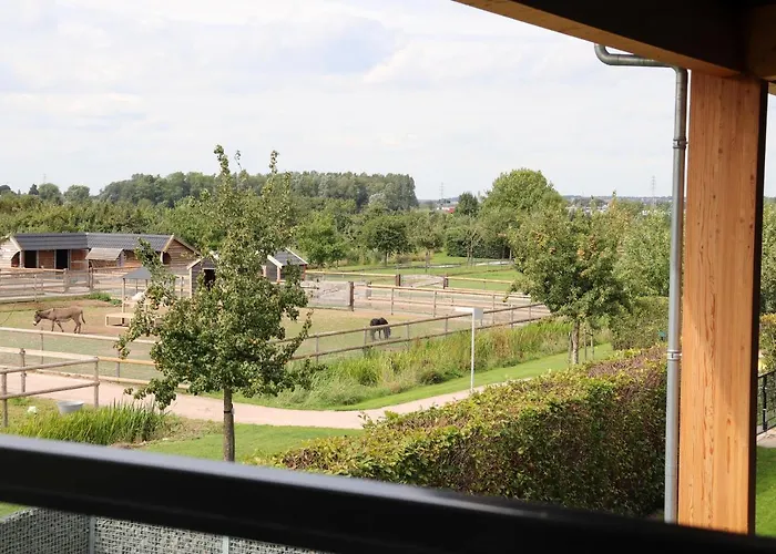 Fruitpark & Hotell 4*