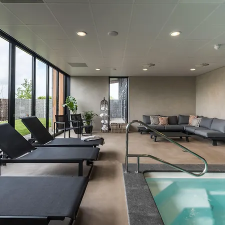 Fruitpark & ホテル 4*