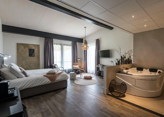 Fruitpark & מלון 4*